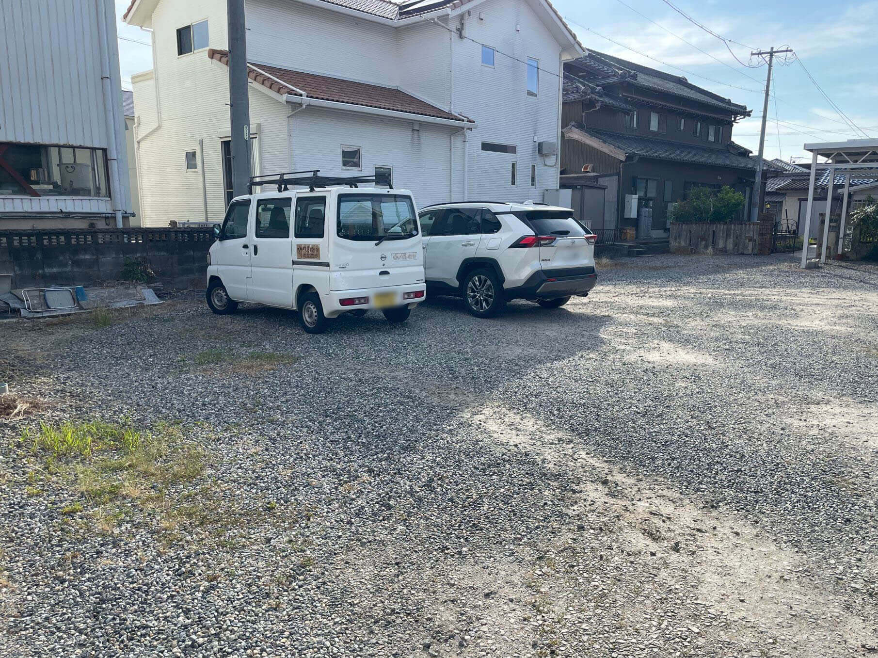 駐車場奥
